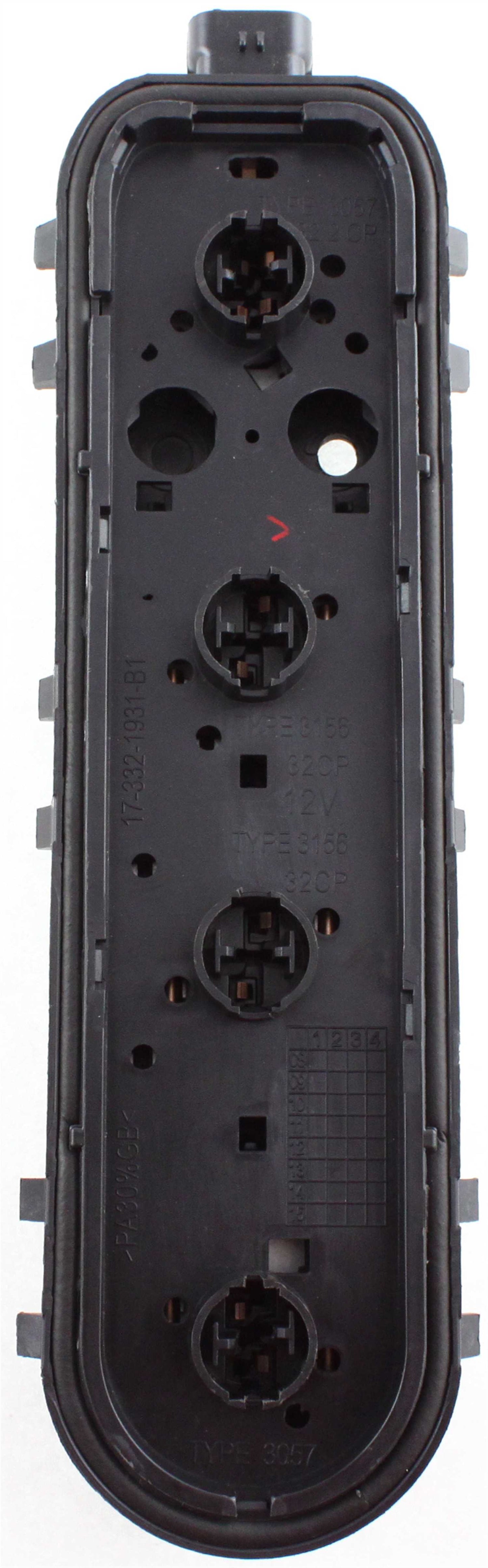 VENTURE 97-05 TAIL LAMP CONNECTOR PLATE, RH