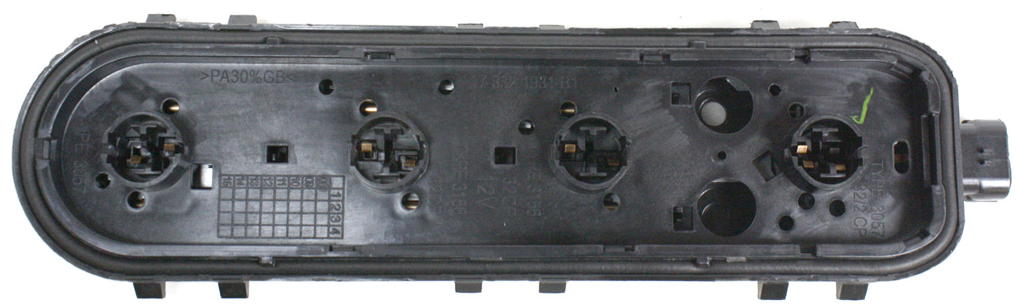 VENTURE 97-05 TAIL LAMP CONNECTOR PLATE, LH